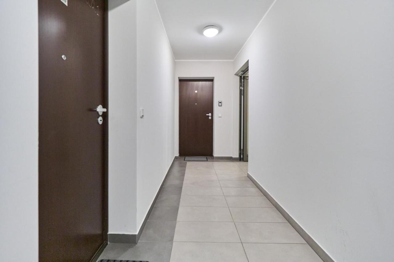 Apartment Wroclaw Krakowska With Balcony And Free Garage By Noclegi Renters Екстериор снимка