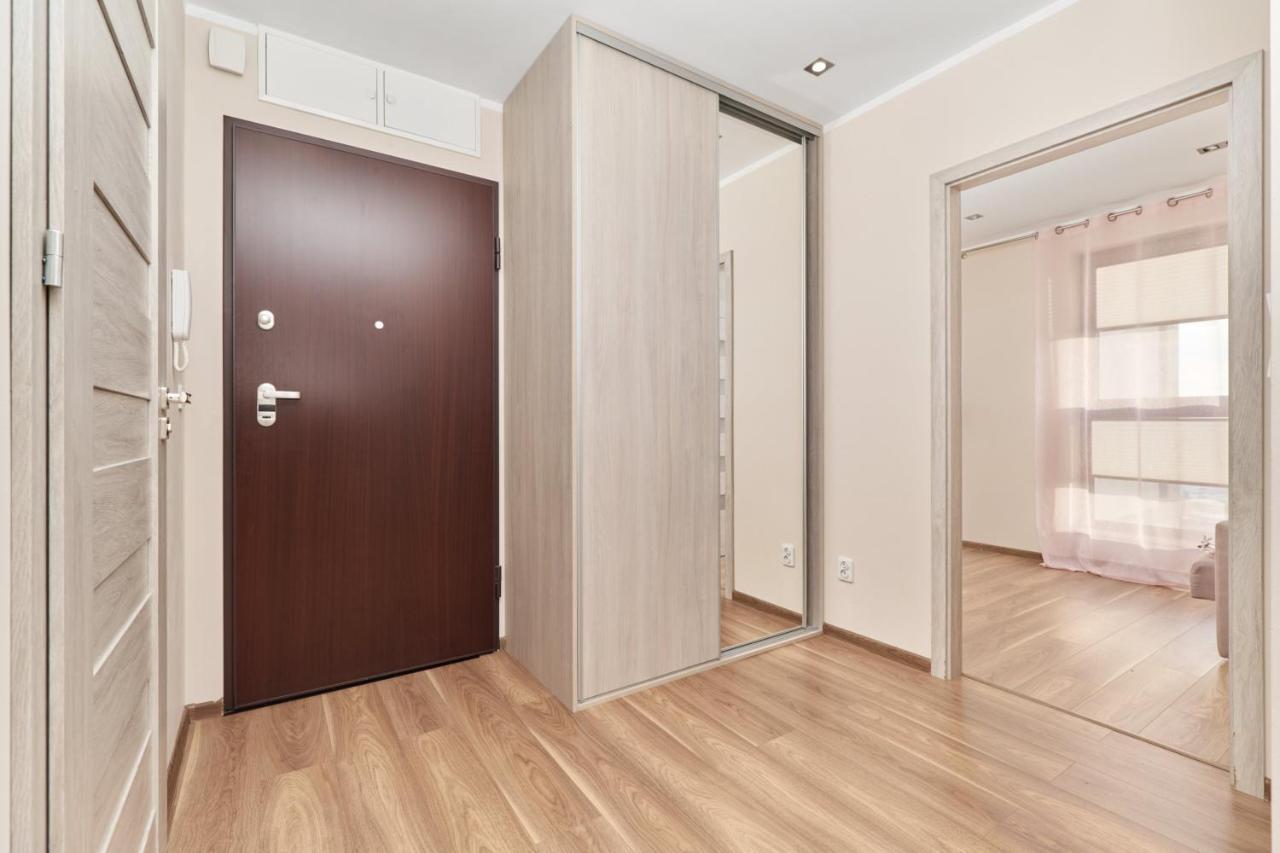 Apartment Wroclaw Krakowska With Balcony And Free Garage By Noclegi Renters Екстериор снимка